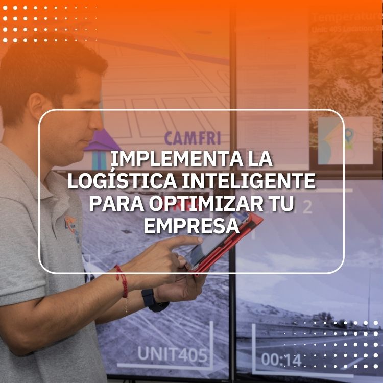 Es una imagen de un colaborador de Camfri aplicando la logística inteligente en la empresa